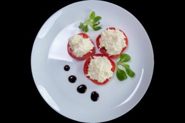 Помидоры с сырной закуской